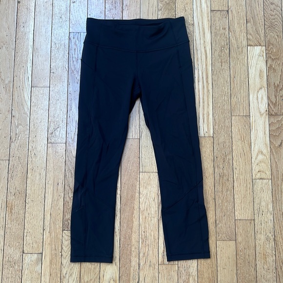 Lululemon Black 3/4 Length Leggings with Pockets - Picture 2 of 9